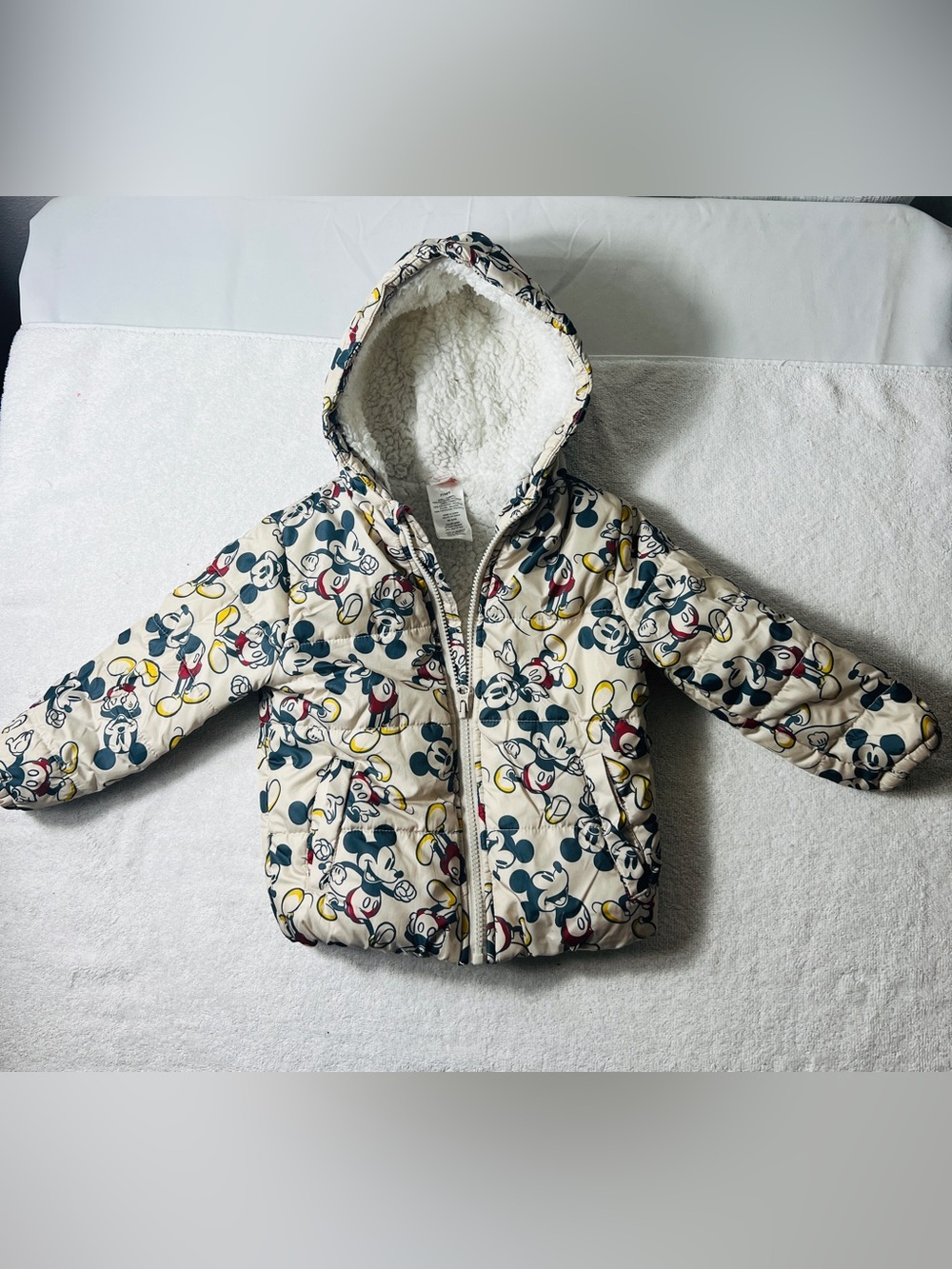 Kids Cream Mickey Mouse Print Puffer Jacket with Sherpa Lining SIZE 3T
